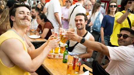 Sommer in der Südstadt: Feierabendmarkt auf dem Severinskirchplatz