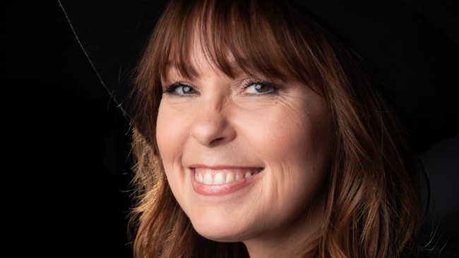 Katie Freudenschuss: One-Woman-Show