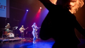 PREMIERE The Sweat Set - fitness class meets live music