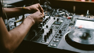 DJ-Set Jane Bond