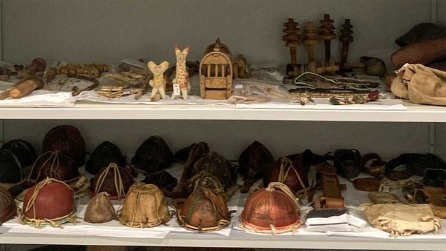 Hinter den Kulissen:Verborgene Geschichten. Blicke ins Depot Zentralasien des Ethnologischen Museums