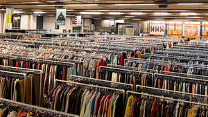 Vintage Kilo Sale Event I 30.000+ Pieces I 3.000qm I Berlin I 29€ per Kilo I Free Entry I Secondhand I Flea Market I Berlin's Trash Show