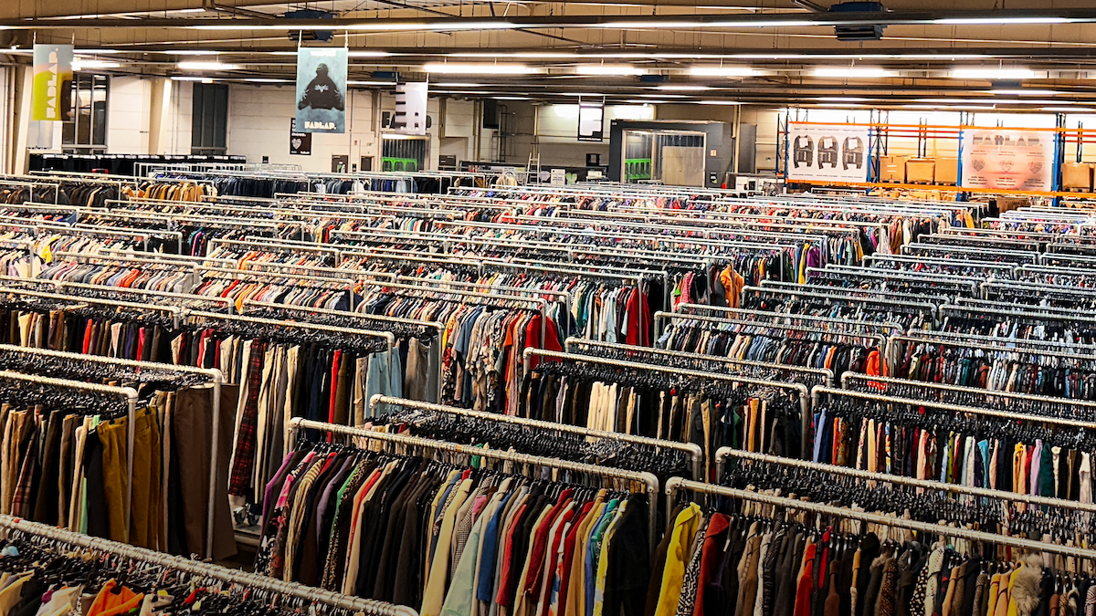 Vintage Kilo Sale Event I 30.000+ Pieces I 3.000qm I Berlin I 29€ per Kilo I Free Entry I Secondhand I Flea Market I Berlin's Trash Show