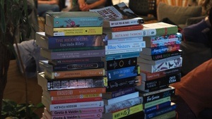 Silent Book Club-Treffen im B-Side Café