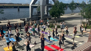 Yoga-Auszeit am Wasser