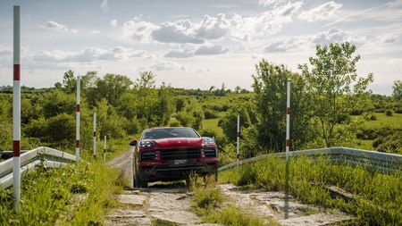Porsche Pilot Offroad Special: Family & Friends