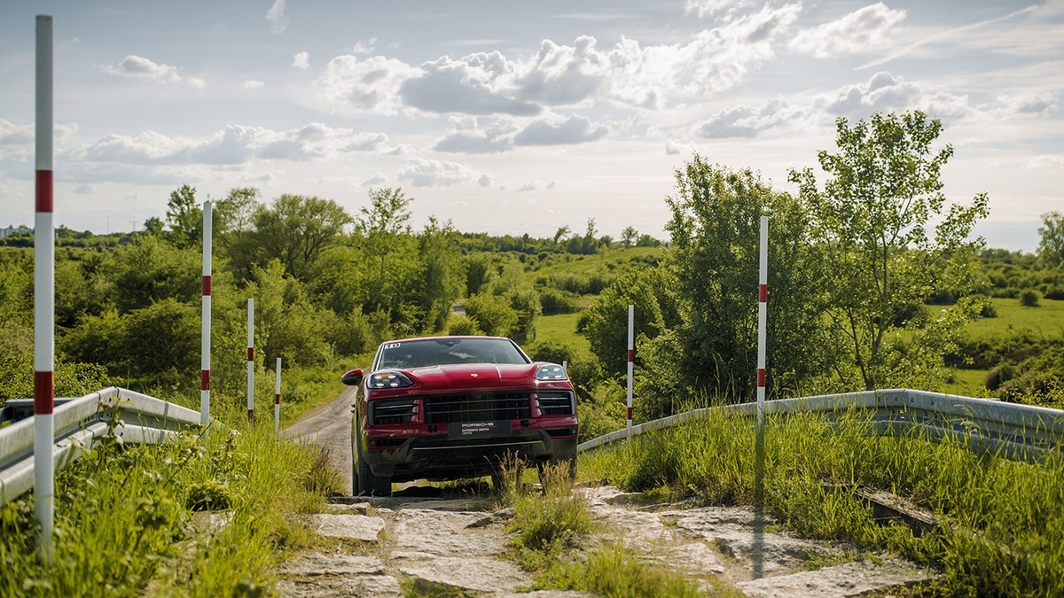 Porsche Pilot Offroad Special: Family & Friends
