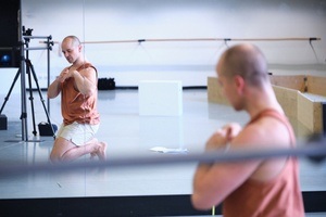 "Bully" in motion: Ein immersiver Choreographie-Workshop mit Daniel Smith