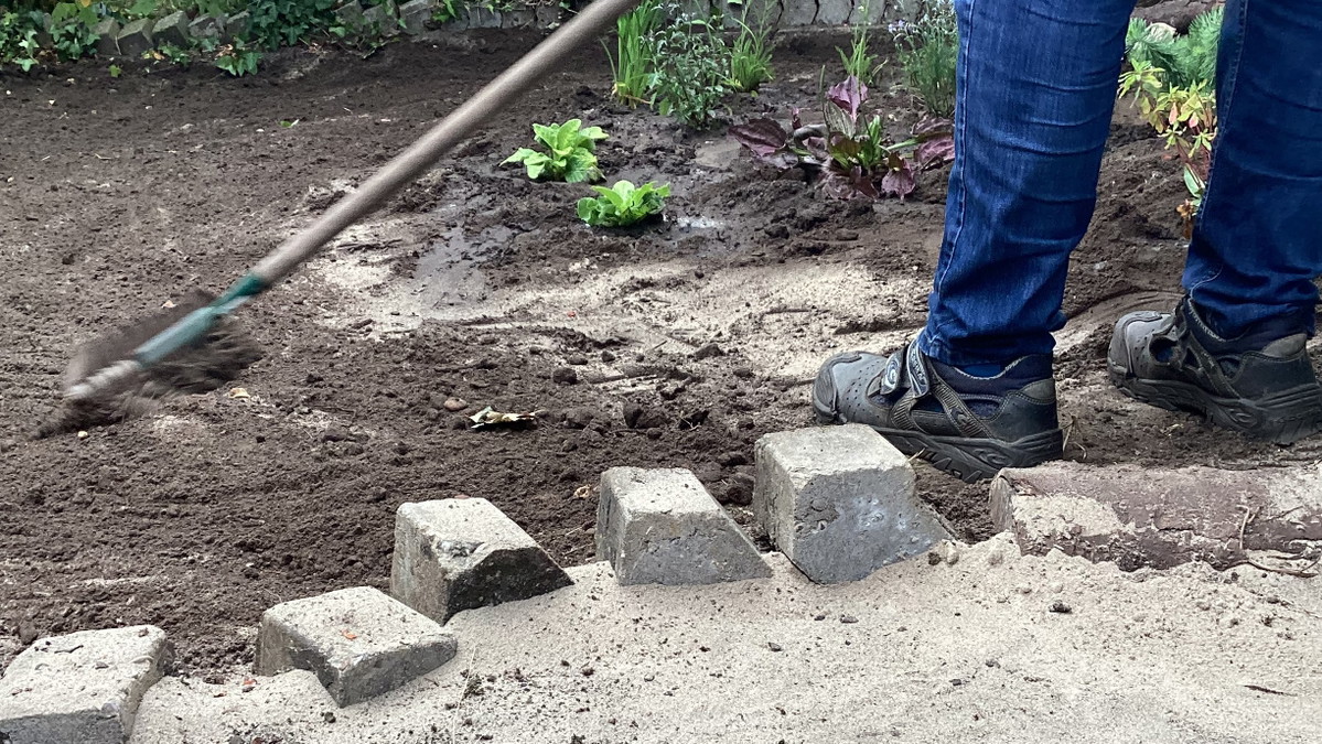 Der klimaangepasste Garten: Praxis-Workshop Entsiegeln im Garten -„Bremen pflastert ab!“