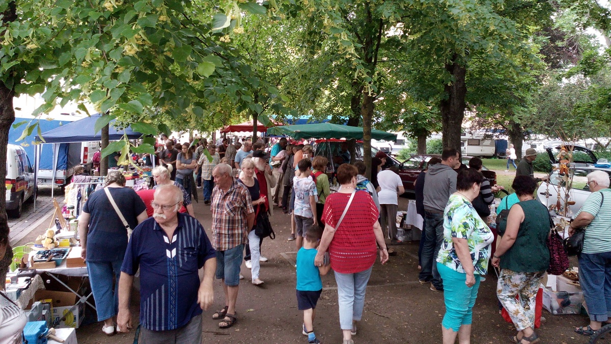 ANTIK- und FLOHMARKT // KARLSPLATZ