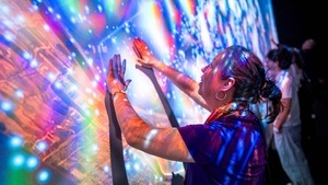 Führung durch die Ausstellung "ICONIC" -  Please note the tours are only available in German. Die Führung ist für Kinder unter 13 Jahre nicht geeignet.