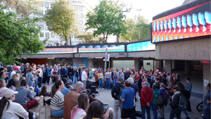 Mitsing-Konzert am Ebertplatz mit Daniel Lorentz