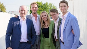 CHRIS HOPKINS meets THE YOUNG LIONS: Swing Classics von Frank Sinatra bis Louis Armstrong & beyond