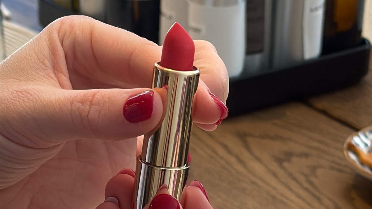Titelbild der Veranstaltung Kreiere deinen eigenen Limited Edition Lippenstift 💄