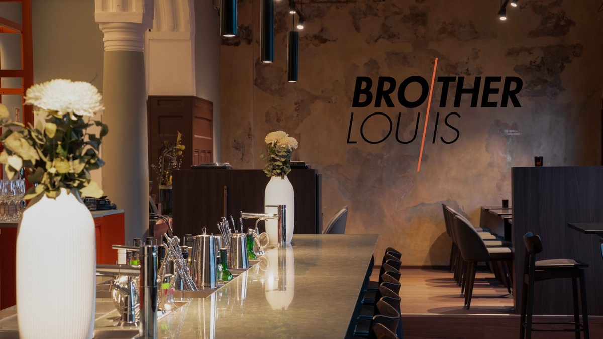 BROTHER LOUIS Bar