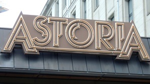 Senioren-Info-Café „Ein Kessel Buntes“ - An der Bar im Astoria