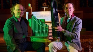 Mit 3 Orgeln und 2 Saxophonen um die Welt