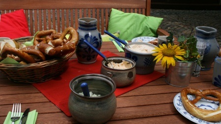 Kulinarische Themenführung: Äbbelwoi und Spundekees