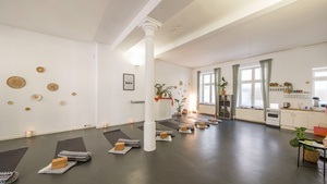 Vinyasa Yoga 75