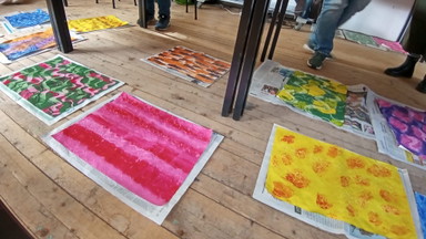 Buntpapiere herstellen mit der Kleisterpapiertechnik