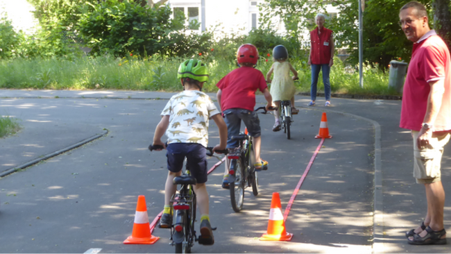 Verkehrsunterricht mit Fahrradtraining für Kinder