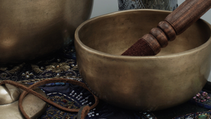 Aerial Yoga & Sound mit Kathi