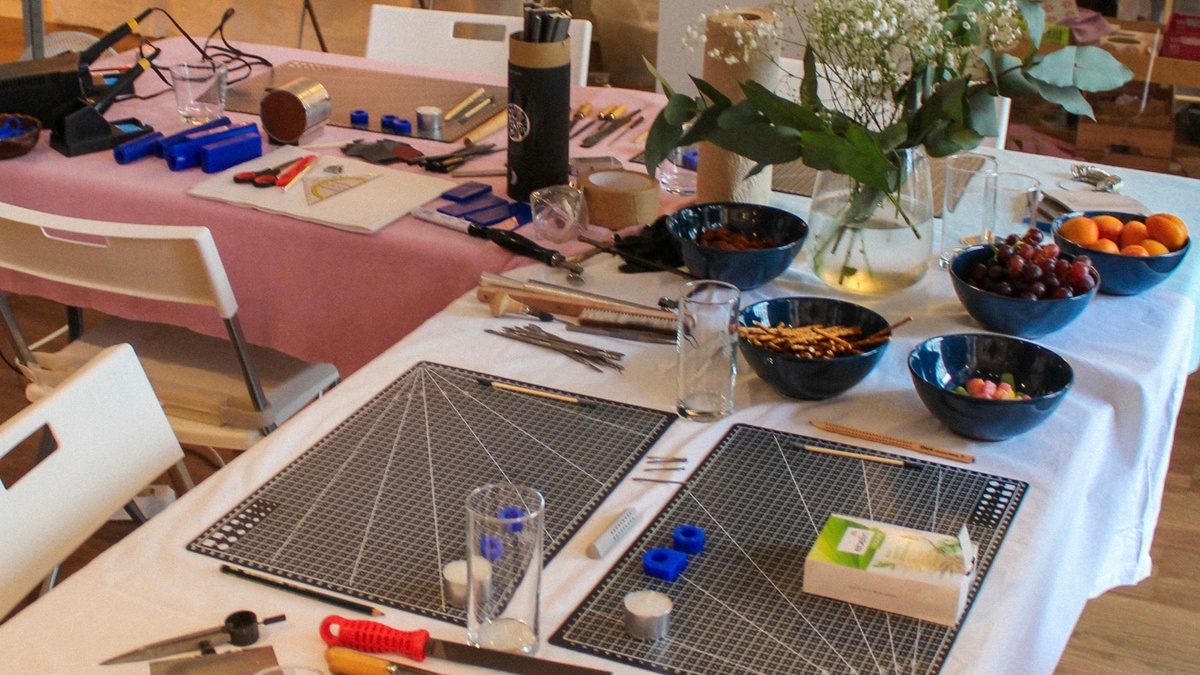 Fluid Bodies – WAX//SILVER Workshops und Silberschmuck