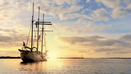 Segeltörn am Abend zur Kieler Woche