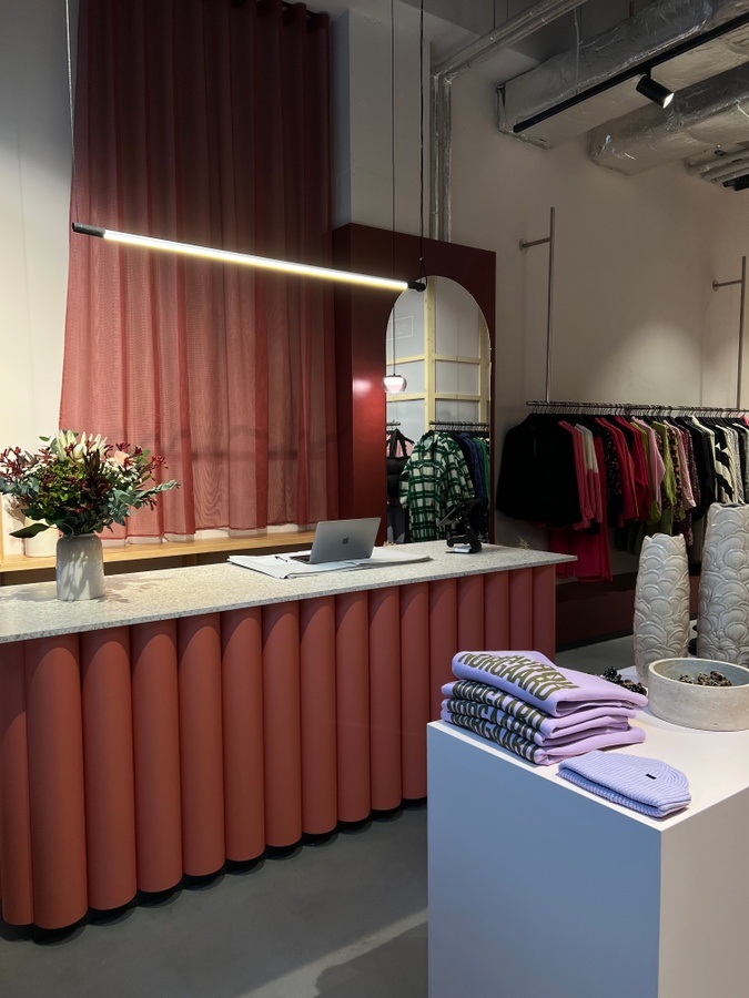 LATE NIGHT SAMPLE SALE SMILHUS