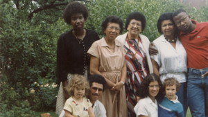 LESUNG - 40 JAHRE FARBE BEKENNEN