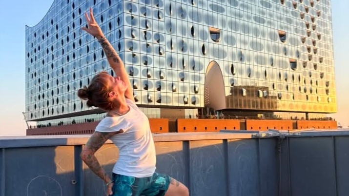 Rooftop-Yoga in der Hafencity