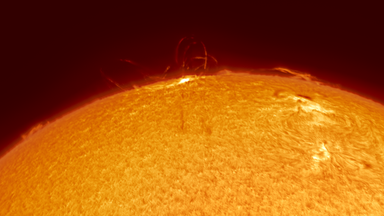 Flecken, Protuberanzen und mehr: Was man mit Sonnenfinsternisbrille oder Teleskop mit Sonnenfilter auf der Sonne sehen kann