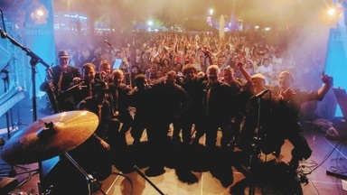 Salsa Party mit Caballo Negro