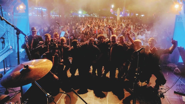 Salsa Party mit Caballo Negro