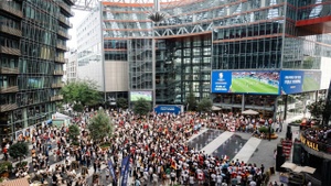 Fußball-Sommer am Potsdamer Platz