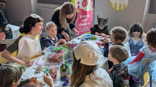 KINDERFASCHING - Tanzen im Museum