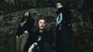 „Doom Night“ mit Lares, Hidas & Raging Sloth | 40 Stunden Gasteig