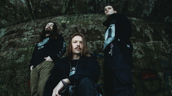 „Doom Night“ mit Lares, Hidas & Raging Sloth | 40 Stunden Gasteig
