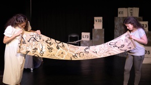 »Jeder hat sein eigenes Grab« – Theaterstück – Ensemble Flaschengeist