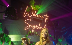 BAR OF MASKS – Welcome to the World of Sugarlandia