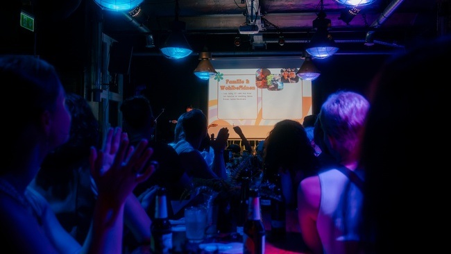 🏳️‍🌈🏳️‍⚧️ QUEER LOVE AT FIRST SLIDE Köln 🏳️‍🌈🏳️‍⚧️ Presenter Ticket | Power Point Dating by Rausgegangen