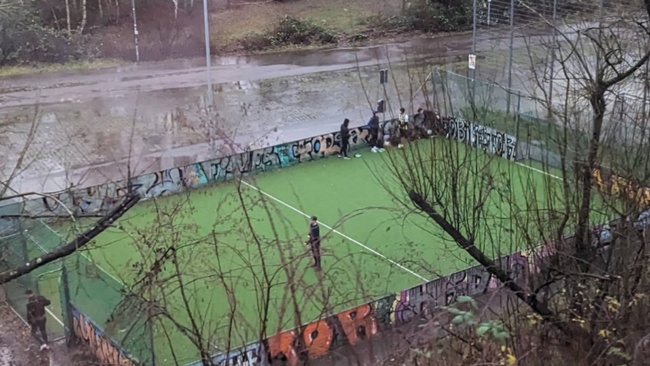 JUGAD pick-up football / pick-up Soccer