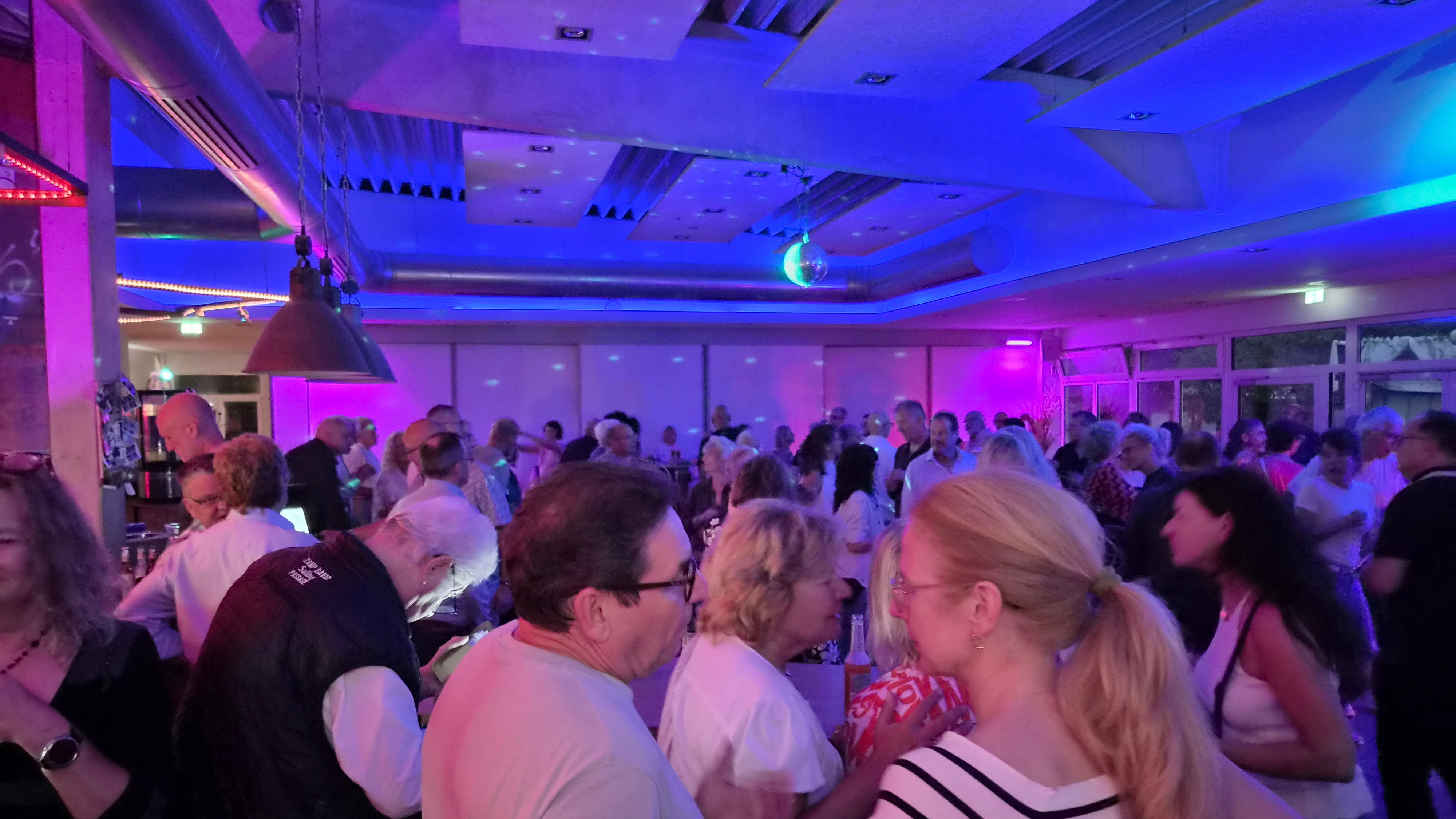 AfterWorkClub mit House, Pop und Rock!