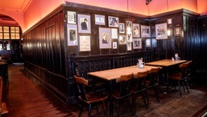 Alter Simpl Pubquiz mit Liam