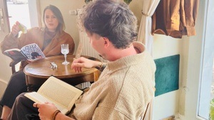 Offline am Rhein: "Lesen macht glücklich" - Bring Dich und Dein Buch mit und genieße gemütliche Offline-Zeit