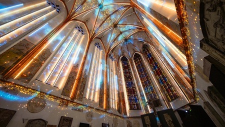 PROJEKTIL presents: INFINITY, eine immersive Lichtshow