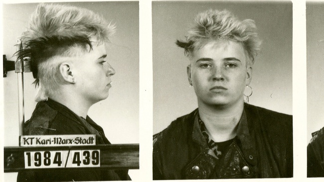 »Tanz auf dem Vulkan. Widerständige Punk-Frauen in der DDR« | Multimediale Lesung mit musikalischer Begleitung