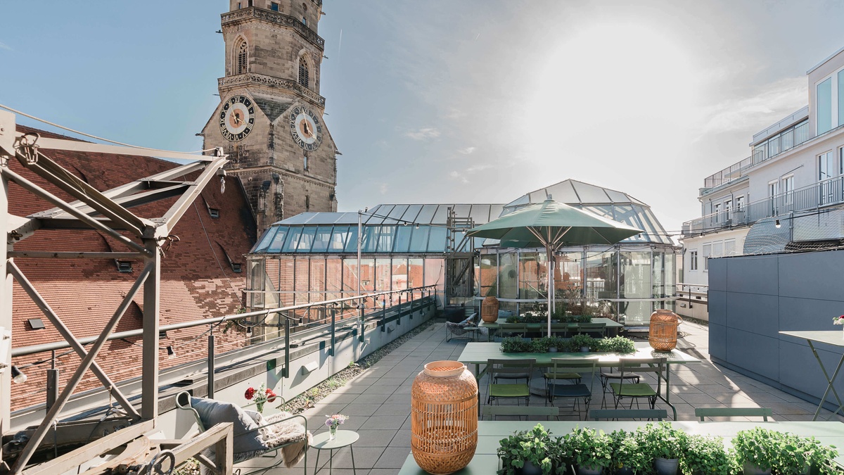 Rooftop-Event | Pilates & Matcha und Yoga X Techno: The Sunday Club