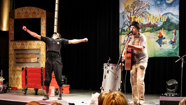 Kleinkunstkinderkonzert | Tim Mohr fürs Kinderohr & Eichi und der Spasskoffer