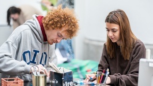 Workshop für Erwachsene. Dirty Democracies – Boden als Multispeziesgemeinschaft